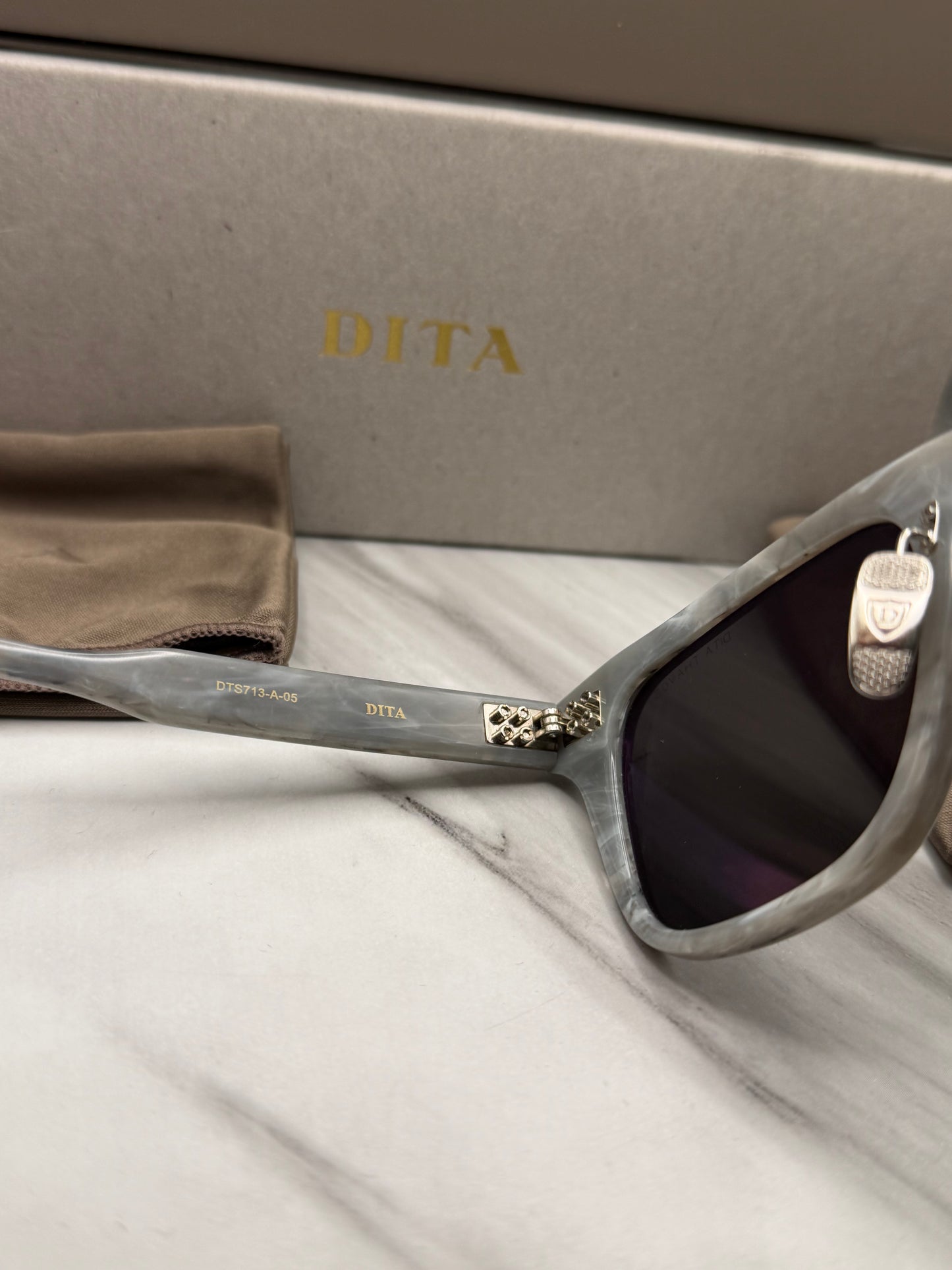 Dita THAVOS DTS713-A-05